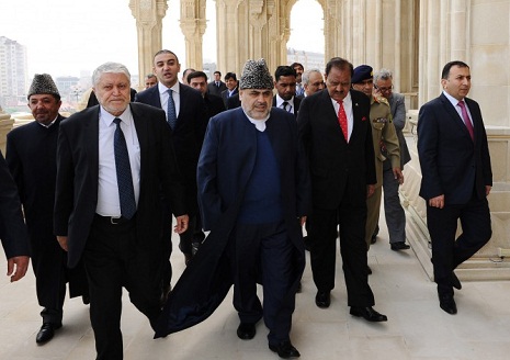 Pakistani President visits Heydar Mosque in Baku